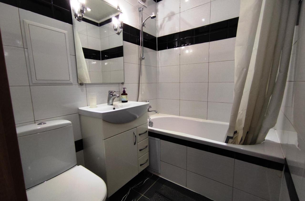 Двухкомнатные Апартаменты Центр Mystetsʹka 3 Kr Apartments Kryvyj Rih Esterno foto